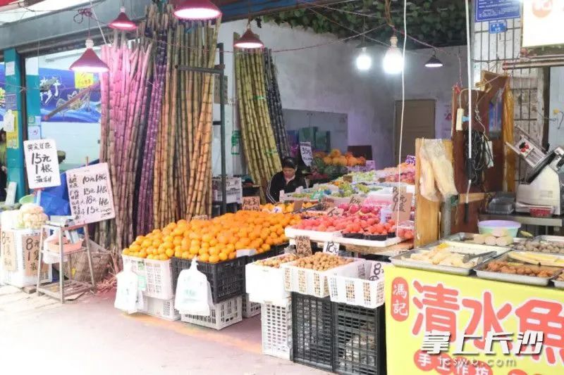 整治后的店鋪商品擺放整齊圖片